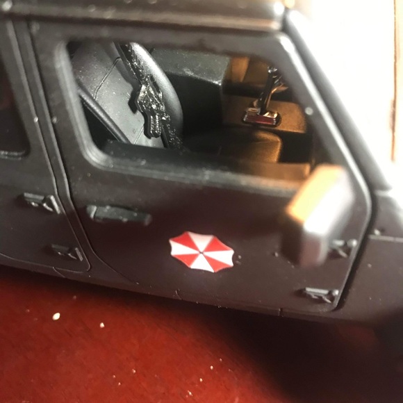 1:24 custom jeep gladiator raccoon city umbrella corporation - Picture 3 of 5